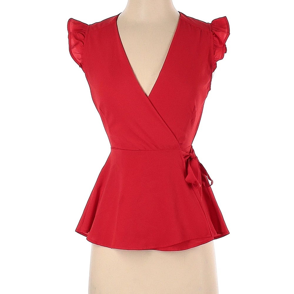 New with tags Red Monteau Flirty Top with Tie on the Side Size Large